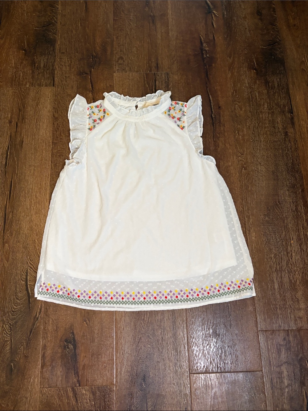 Savanna Jane Angel Sleeve Embordered top EUC Med